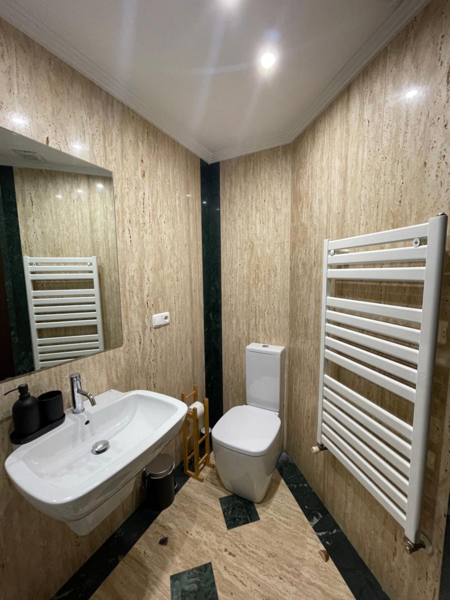 Atuaire Home Vivienda B Luminosa Parking Incluido En Plena Calle Comercial Burgo Buitenkant foto