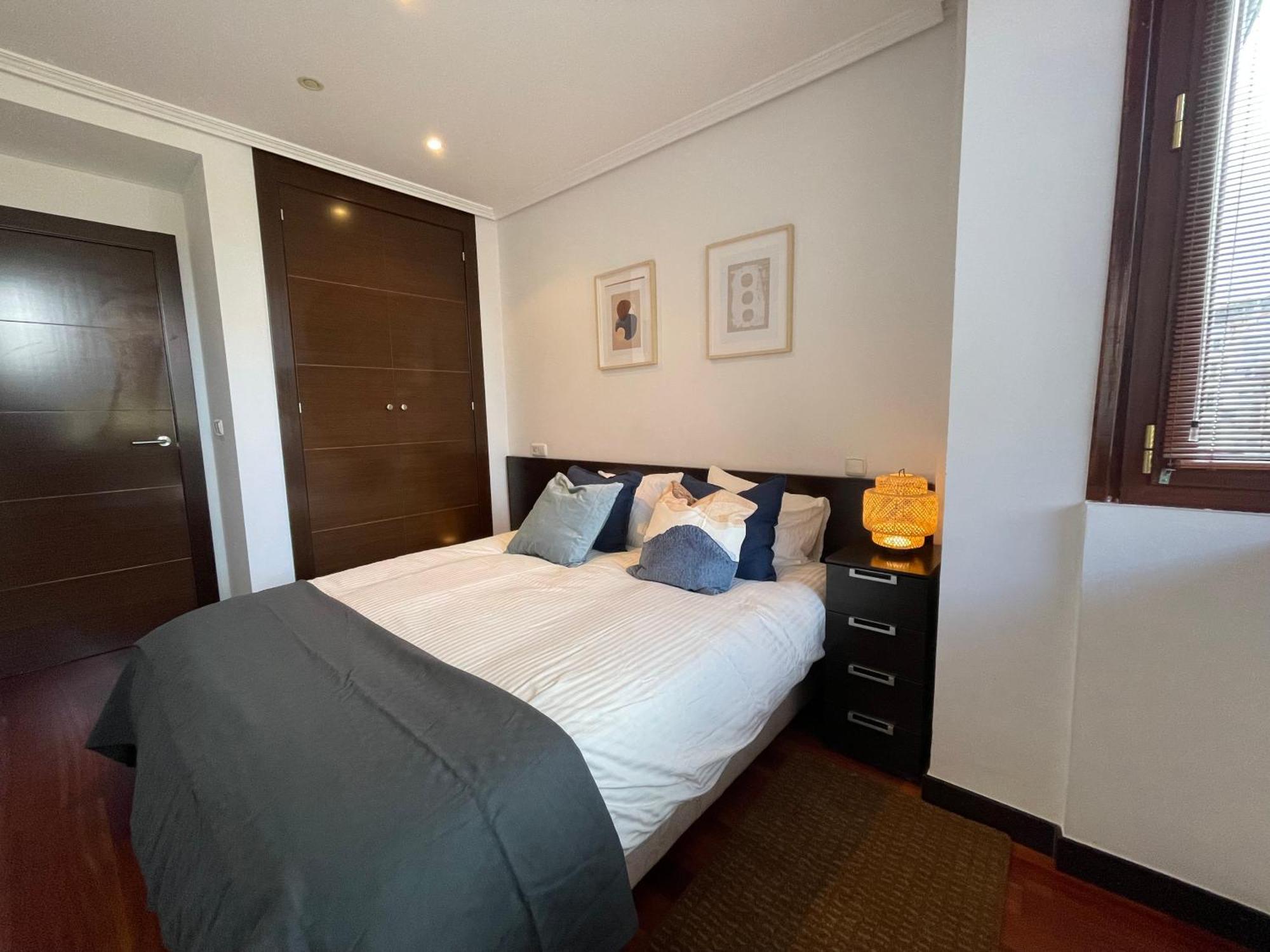 Atuaire Home Vivienda B Luminosa Parking Incluido En Plena Calle Comercial Burgo Buitenkant foto
