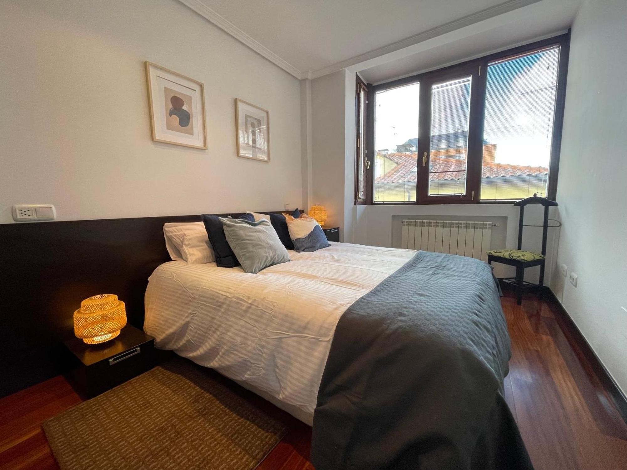 Atuaire Home Vivienda B Luminosa Parking Incluido En Plena Calle Comercial Burgo Buitenkant foto